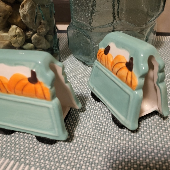 2pc Ceramic Fall Market Aqua Pickup Truck w/Pumpkins Napkin Ring/Card Holders - Picture 2 of 4